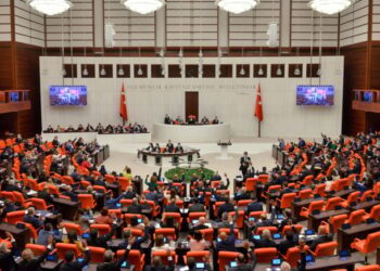 AK Parti ‘etki ajanlığı’ maddesini yeniden düzenleyecek