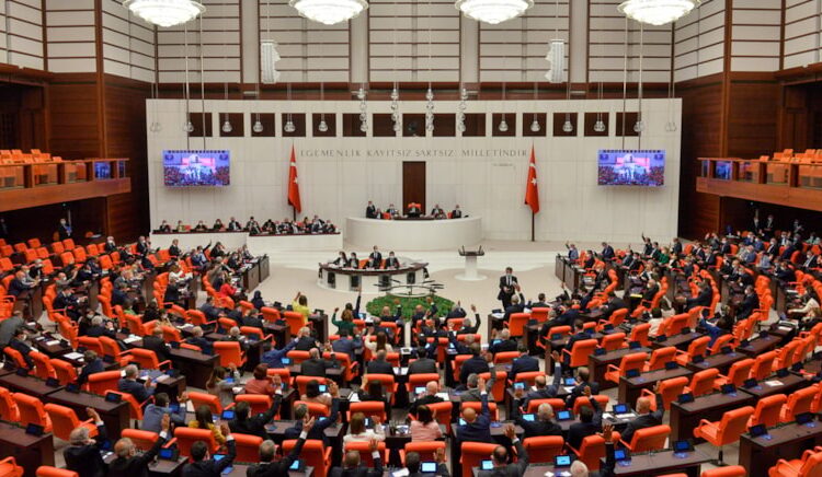 AK Parti ‘etki ajanlığı’ maddesini yeniden düzenleyecek