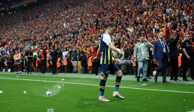 Kamil Aslan’ın analiz haberi l Fenerbahçe forması, Mert Hakan’dan büyüktür 1 Kamil Aslan’ın analiz haberi l Fenerbahçe forması, Mert Hakan’dan büyüktür