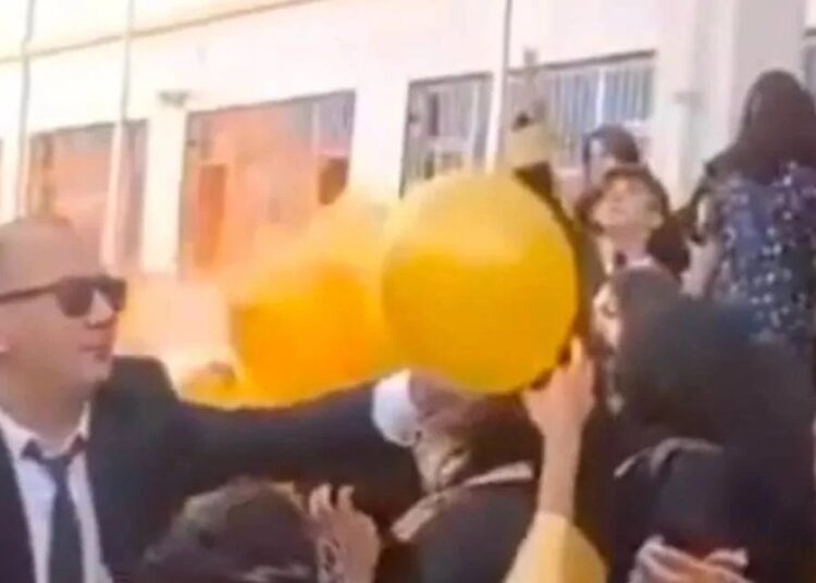 Mezuniyet töreninde helyum gazı patladı: 10 yaralı