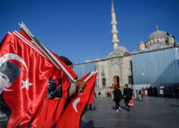 Mümtaz’er Türköne yazdı… Türkiye’nin Yönü 2: İdeolojiler Çöplüğünde Nefes Almak Zor