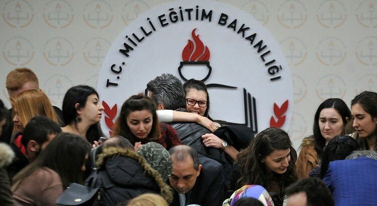 MEB, 20 bin sözleşmeli öğretmen alımı için başvuru tarih ve şartlarını açıkladı 1 MEB, 20 bin sözleşmeli öğretmen alımı için başvuru tarih ve şartlarını açıkladı