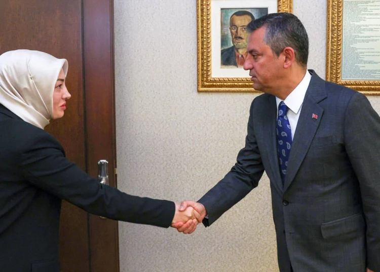 Ayşe Ateş, Özgür Özel ile görüştü: Siyasi isimleri açıklayacağım 1 Ayşe Ateş, Özgür Özel ile görüştü: Siyasi isimleri açıklayacağım