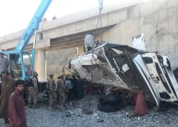 Pakistan’da yolcu otobüsü vadiye düştü: 28 ölü