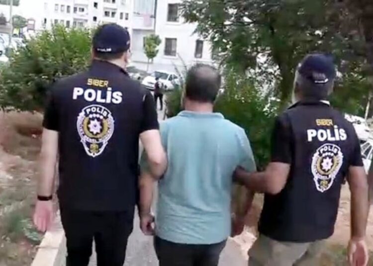 300 milyon dolarlık sanal bahis çetesine operasyon: 89 gözaltı 1 300 milyon dolarlık sanal bahis çetesine operasyon: 89 gözaltı