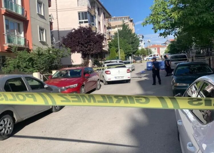 Emekli polis dehşet saçtı: Müteahhit öldü, arkadaşı yaralandı