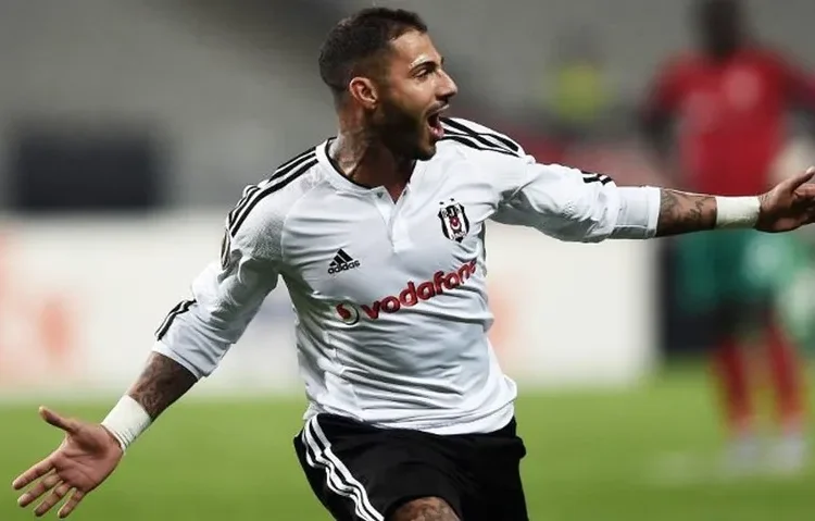 Türkiye’ye gelen Quaresma'dan Santos itirafı: 'Beni Beşiktaş'a istedi' 1 Türkiye’ye gelen Quaresma’dan Santos itirafı: ‘Beni Beşiktaş’a istedi’