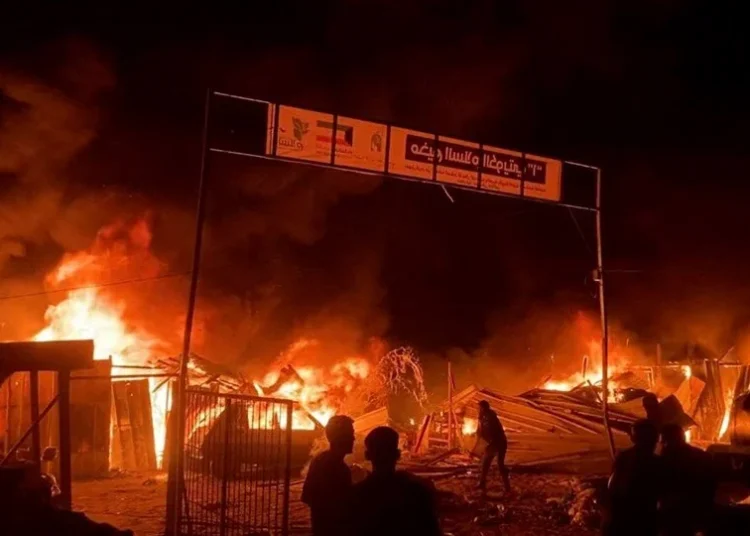 İsrail yine Refah’ta sivillerin çadırlarına saldırdı : 21 ölü