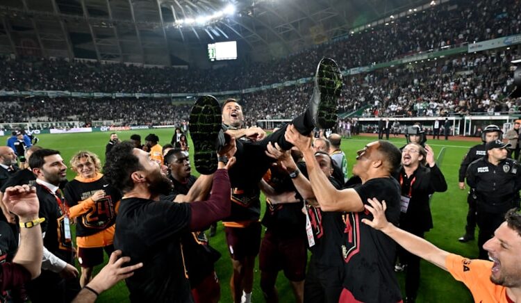 Galatasaray şampiyonluk kutlamasının tarihini ve bilet fiyatlarını belirledi