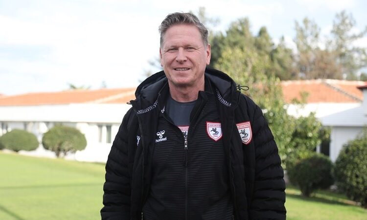 Süper Lig'deki tek yabancı teknik direktör de ayrıldı 1 Süper Lig’deki tek yabancı teknik direktör de ayrıldı