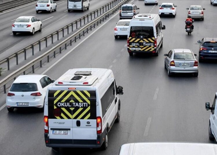 Servis maliyeti 3'e katlandı: Memurlara toplu taşıma kartı mı geliyor? 1 Servis maliyeti 3’e katlandı: Memurlara toplu taşıma kartı mı geliyor?
