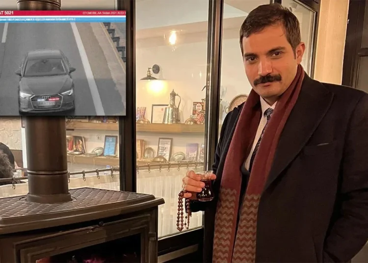 Sinan Ateş cinayeti tetikçisinin kaçırıldığı 'çakarlı' aracın görüntüsü ortaya çıktı 1 Sinan Ateş cinayeti tetikçisinin kaçırıldığı ‘çakarlı’ aracın görüntüsü ortaya çıktı