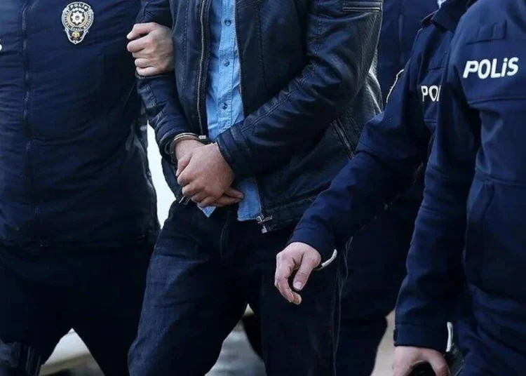 İki suç örgütü çökertildi, 27 kişi tutuklandı 1 İki suç örgütü çökertildi, 27 kişi tutuklandı