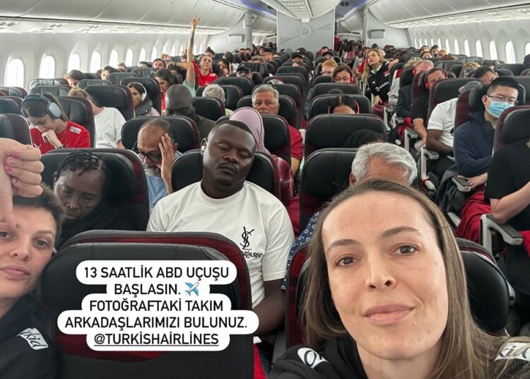 Filenin Sultanları 13 saatlik ABD uçuşunu ekonomi sınıfında yaptı! Federasyon ve THY birbirine girdi