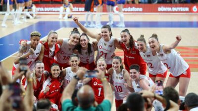 Filenin Sultanları 13 saatlik ABD uçuşunu ekonomi sınıfında yaptı! Federasyon ve THY birbirine girdi