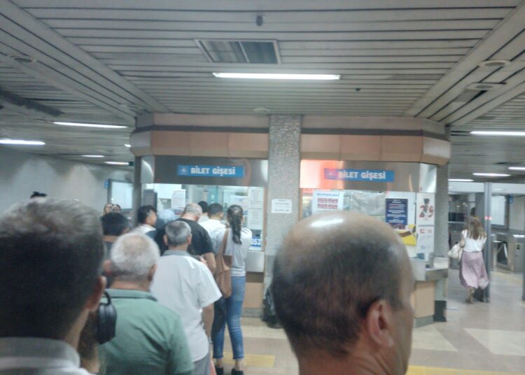 Ankara’da çalışmayan EGO kart dolum cihazları vatandaşları mağdur ediyor 1 Ankara’da çalışmayan EGO kart dolum cihazları vatandaşları mağdur ediyor