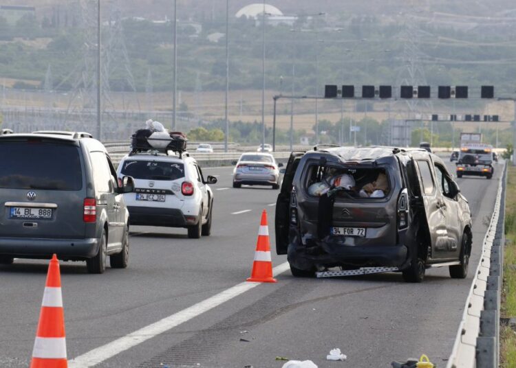 Bayram tatilinin 8 günlük kaza bilançosu: 68 ölü, 9 bin 787 yaralı 1 Bayram tatilinin 8 günlük kaza bilançosu: 68 ölü, 9 bin 787 yaralı