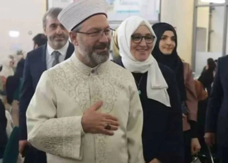 Diyanet İşleri Başkanı’nın ailesi ve yakınlarına VIP umre!