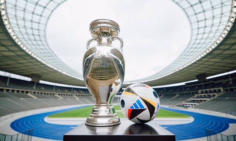 EURO 2024'ün hakem dostu topu: Fussballliebe 1 EURO 2024’ün hakem dostu topu: Fussballliebe