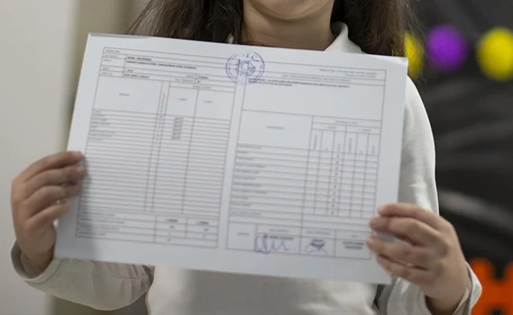 İlkokul öğretmeni karne günü kalp krizi geçirdi: Son mesajı yürek burktu 1 İlkokul öğretmeni karne günü kalp krizi geçirdi: Son mesajı yürek burktu