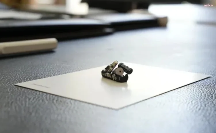 İzmir'de belediye başkanının odasından dinleme cihazı çıktı 1 İzmir’de belediye başkanının odasından dinleme cihazı çıktı