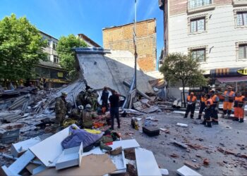 Küçükçekmece’de çöken binanın ardından: 1 kişi öldü, 2 kişi gözaltına alındı