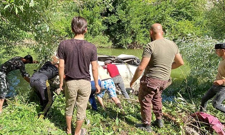 Öğrencileri taşıyan otobüs Asi nehrine düştü: En az 6 kişi hayatını kaybetti