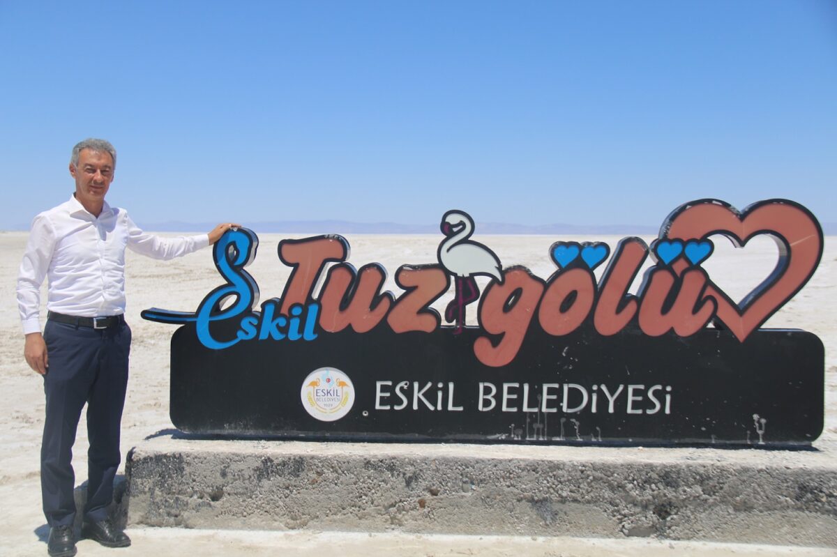 Tuz Gölü, kuluçkalardan çıkan yavru flamingolarla şenlendi 4 Tuz Gölü, kuluçkalardan çıkan yavru flamingolarla şenlendi