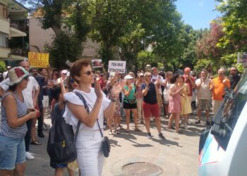 Adalar’daki eyleme polis müdahalesi