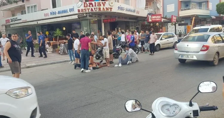 Polislerin gelmesine rağmen devam eden otopark kavgasında 1 ölü, 2 yaralı 1 Polislerin gelmesine rağmen devam eden otopark kavgasında 1 ölü, 2 yaralı