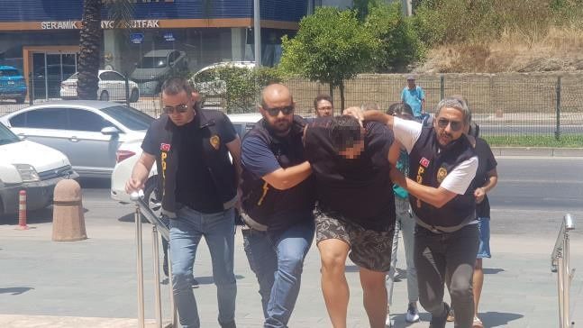 Polislerin gelmesine rağmen devam eden otopark kavgasında 1 ölü, 2 yaralı 3 Polislerin gelmesine rağmen devam eden otopark kavgasında 1 ölü, 2 yaralı