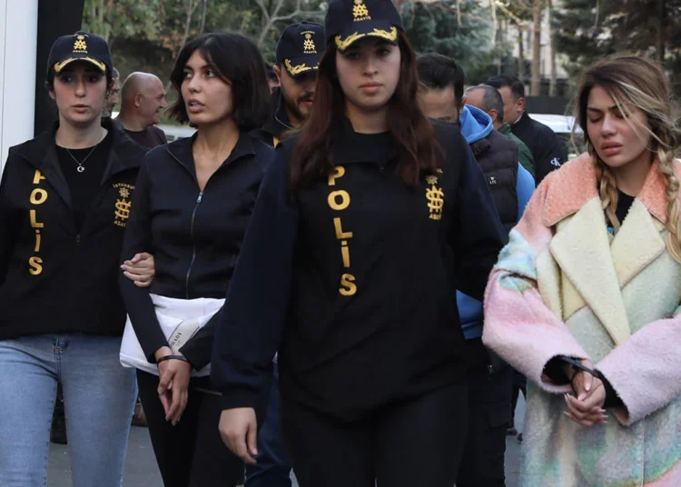 Ablası paylaştı: Bahar Candan’ın da cezaevinde olmadığı ortaya çıktı 1 Ablası paylaştı: Bahar Candan’ın da cezaevinde olmadığı ortaya çıktı