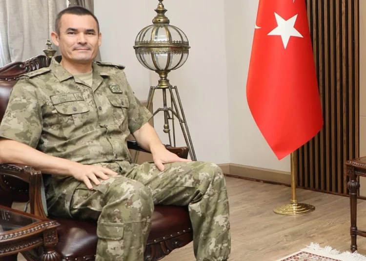 Makam aracıyla para karşılığı insan kaçakçılığı yapan tuğgeneral tutuklandı 1 Makam aracıyla para karşılığı insan kaçakçılığı yapan tuğgeneral tutuklandı