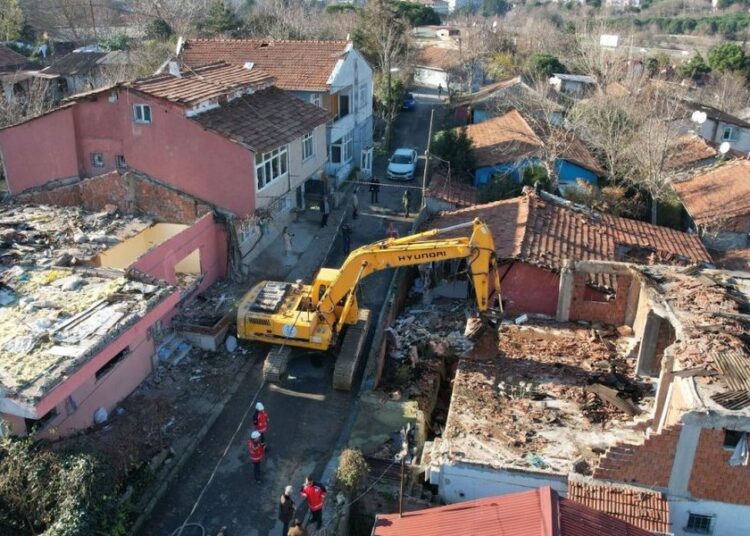 İstanbul’da hemen yıkılması gereken bin 556 bina tespit edildi