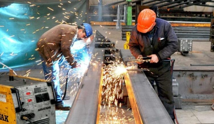 En uzun çalışma süresi ile zirvede, kazançta dipte