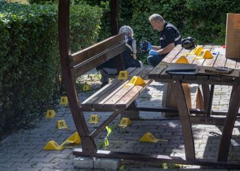 Çocuğun ‘baba yapma’ demesi de durduramadı! Eşini ve kızını öldürüp intihar etti