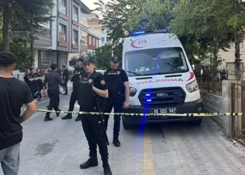 Evinde eşini başkasıyla yakalayan koca ikisini de öldürüp intihar etti