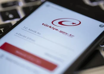 Umreye gidenlerin e-devlet şifrelerini ele geçirip üzerlerine telefon kaydettirmişler