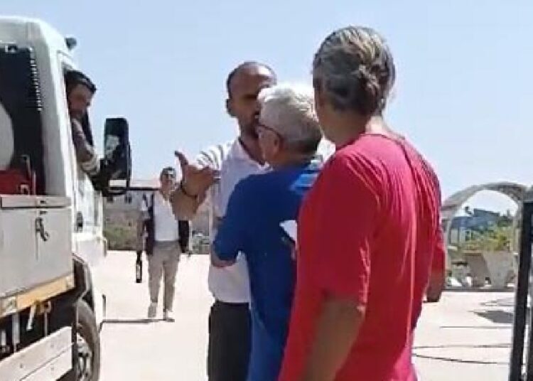 Sınav saatinde okulun elektriği kesildi, veliler tepki gösterdi 1 Sınav saatinde okulun elektriği kesildi, veliler tepki gösterdi