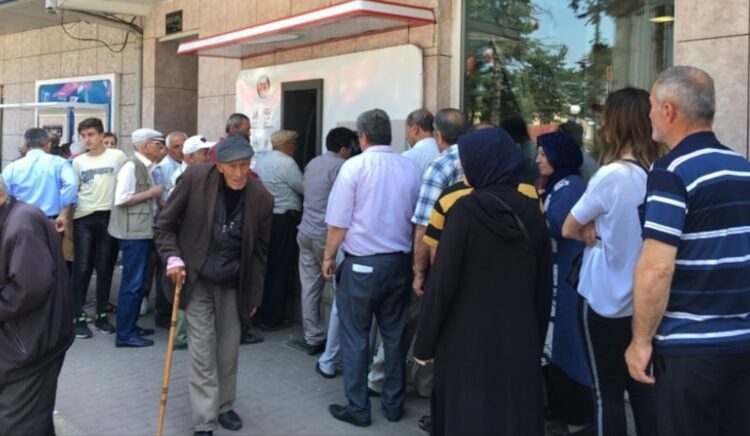 Bayramdan sonra 50 bin emekliye maaş yatmayacak 1 Bayramdan sonra 50 bin emekliye maaş yatmayacak