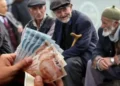 Kök maaş zammı torbaya girmedi: Emeklilere kötü haber