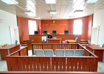 Emekli öğretmene, bakan yardımcısına hakaret ettiği gerekçesi ile ceza verildi