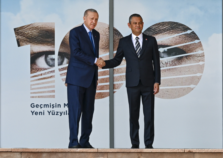 Erdoğan’dan kurmaylarına kritik soru: CHP ile normalleşmeye devam mı? 1 Erdoğan’dan kurmaylarına kritik soru: CHP ile normalleşmeye devam mı?