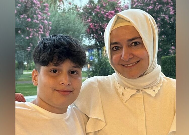 Eski Bakan Betül Sayan Kaya'nın oğlu LGS'de birinci oldu 1 Eski Bakan Betül Sayan Kaya’nın oğlu LGS’de birinci oldu