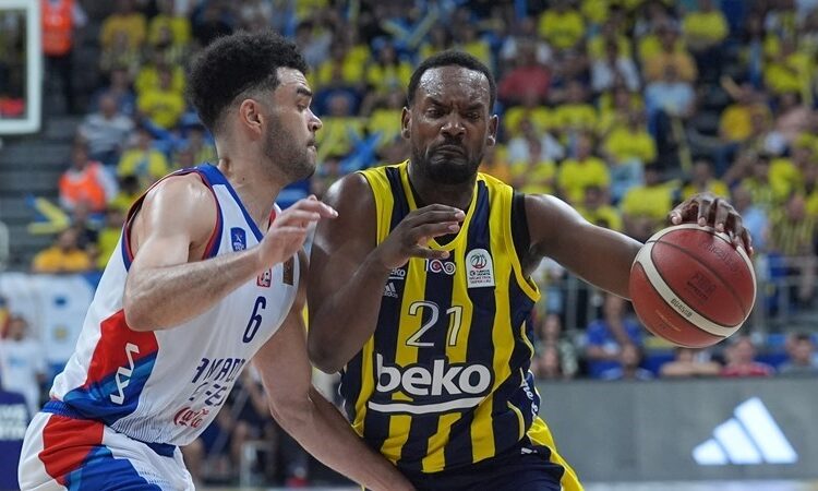 Anadolu Efes son saniyede umuda tutundu! Final serisinde ilk galibiyet 1 Anadolu Efes son saniyede umuda tutundu! Final serisinde ilk galibiyet