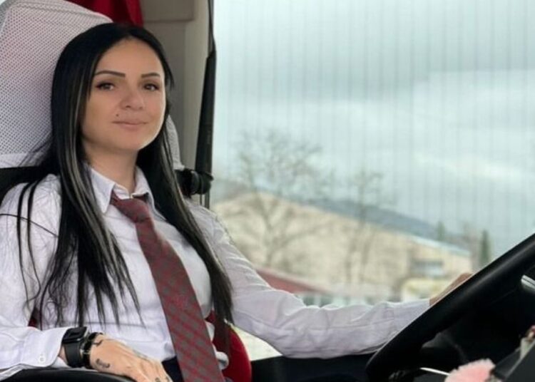 Fenomen şoföre hız sınırını aşmaktan ceza kesildi 1 Fenomen şoföre hız sınırını aşmaktan ceza kesildi