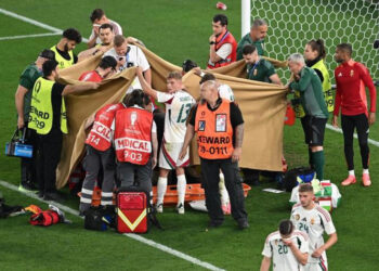 İskoçya-Macaristan maçında baygınlık geçiren oyuncu hastaneye kaldırıldı