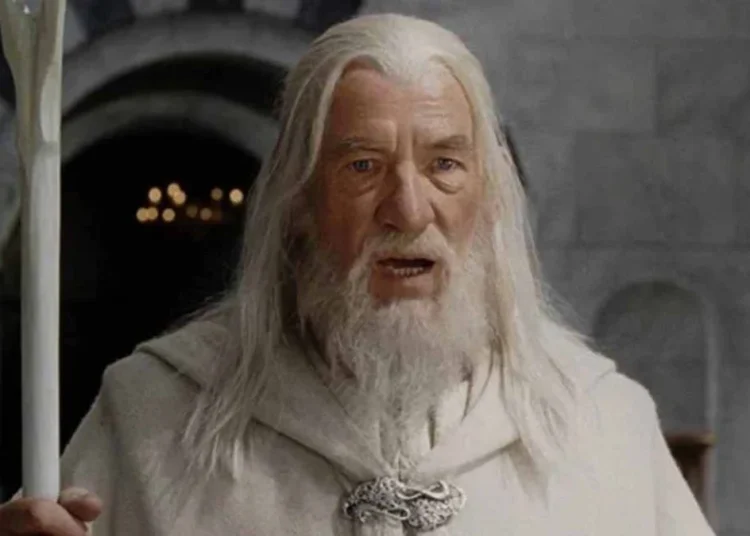 Yüzüklerin Efendisi’nin Gandalf’ı hastaneye kaldırıldı