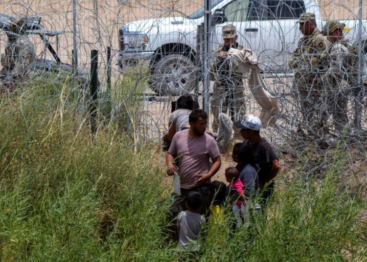 Biden 500 bin göçmene vatandaşlık yolunu açtı