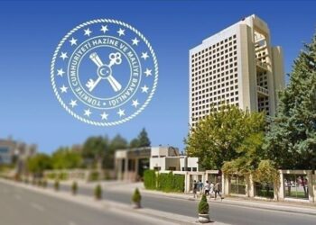 Hazine ve Maliye Bakanlığı, ‘makam aracı’ ve ‘çifte maaş’ iddialarına yanıt verdi